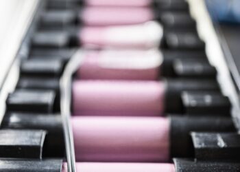 black and white electric keyboard