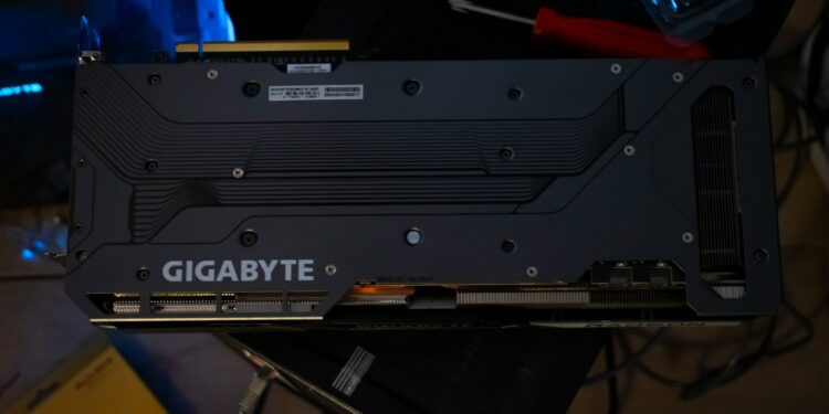 A gigabyte graphics card's backplate is visible.